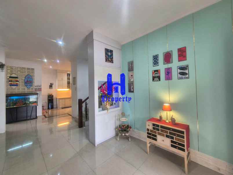 dijual rumah komplek evergreen jalan