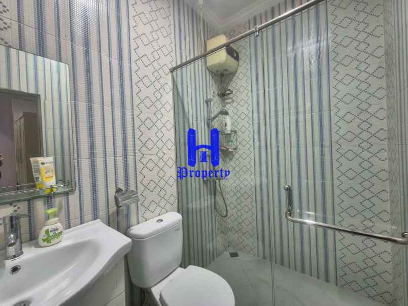 dijual rumah komplek evergreen jalan
