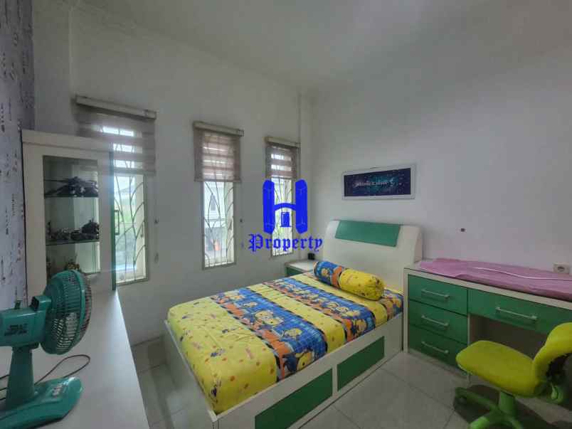 dijual rumah komplek evergreen jalan