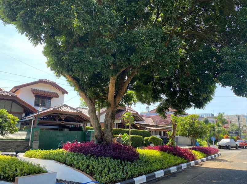 dijual rumah komplek griya mas