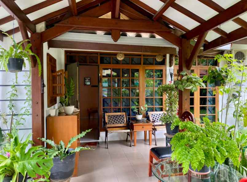 dijual rumah komplek griya mas