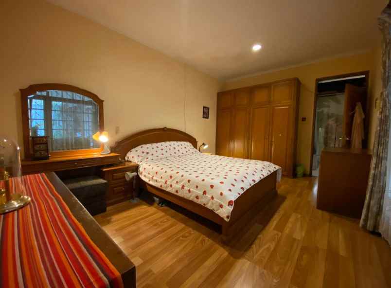 dijual rumah komplek griya mas