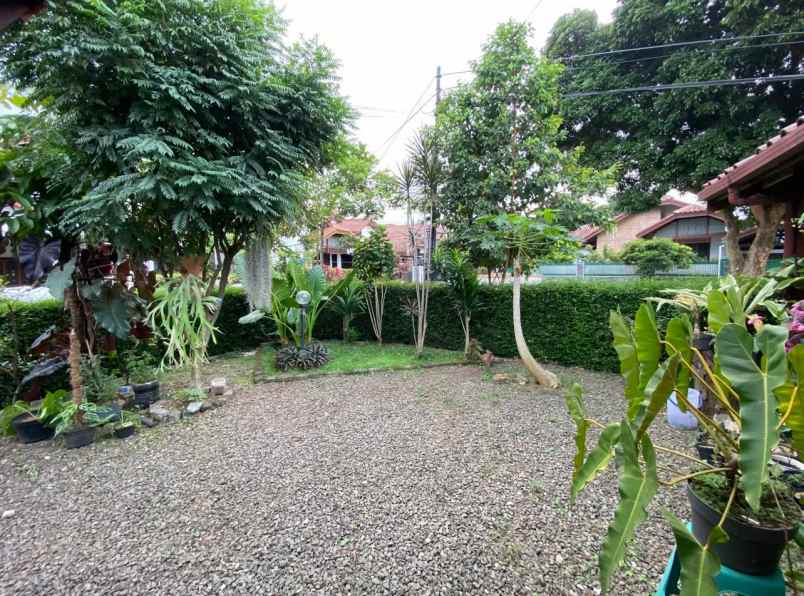 dijual rumah komplek griya mas