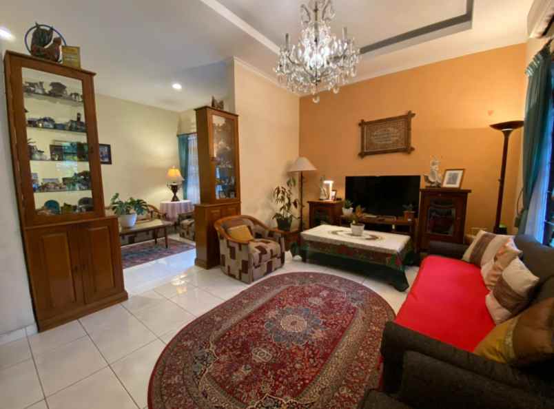 dijual rumah komplek griya mas