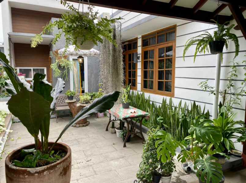 dijual rumah komplek griya mas