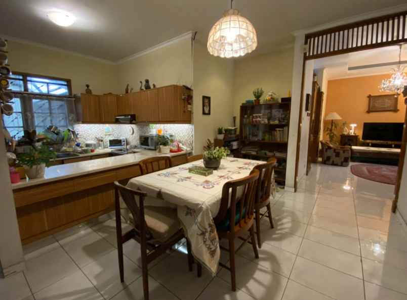 dijual rumah komplek griya mas