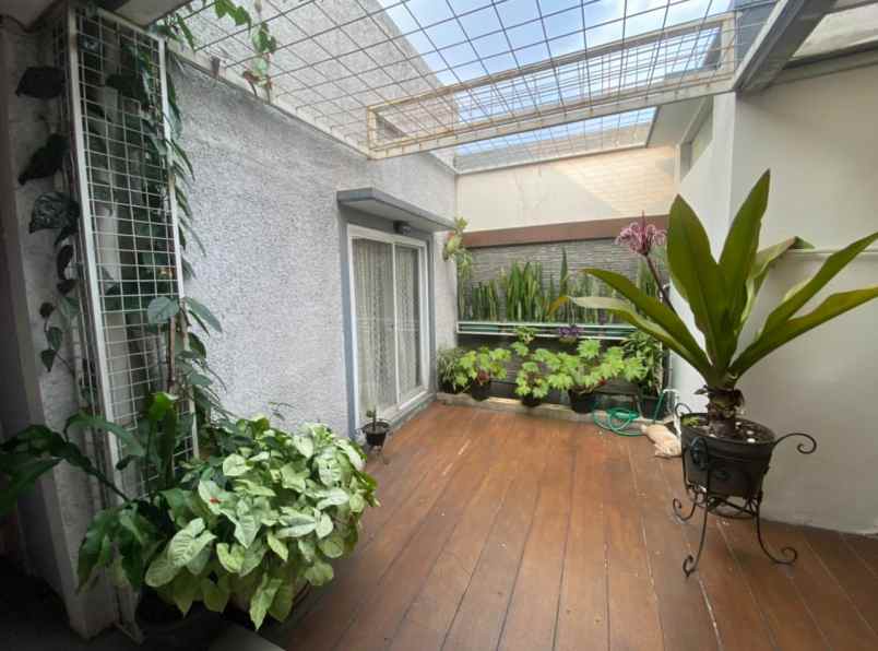 dijual rumah komplek griya mas