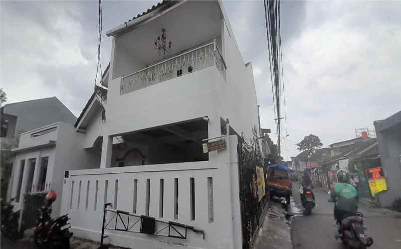 dijual rumah komplek kembang larangan