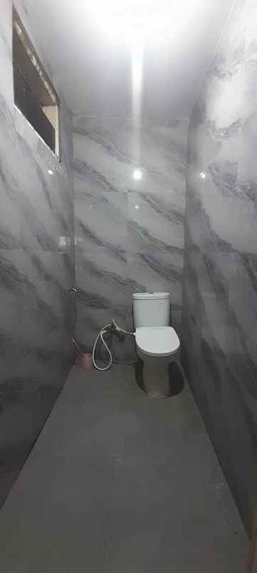 dijual rumah komplek kembang larangan