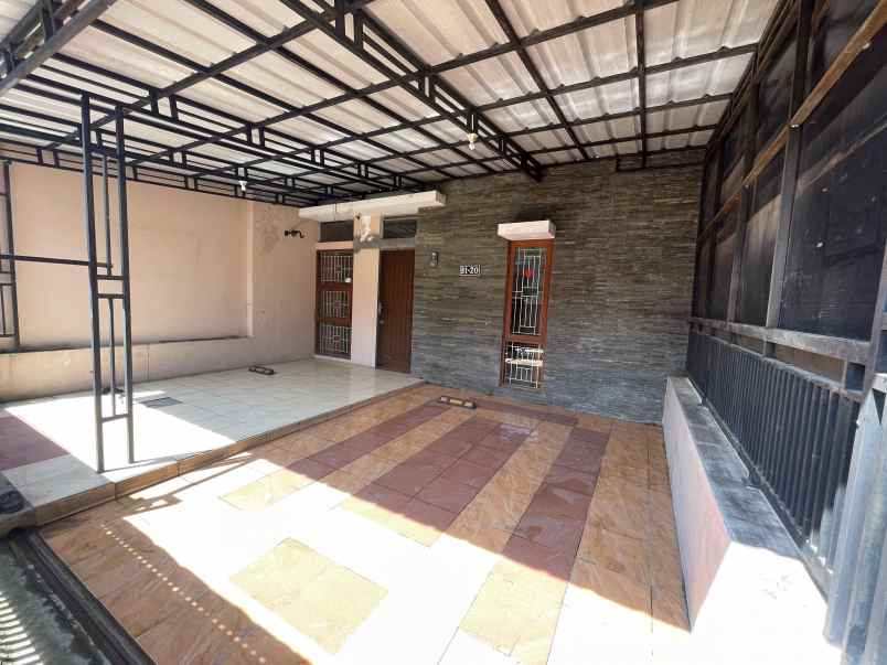 dijual rumah komplek kinagara regency