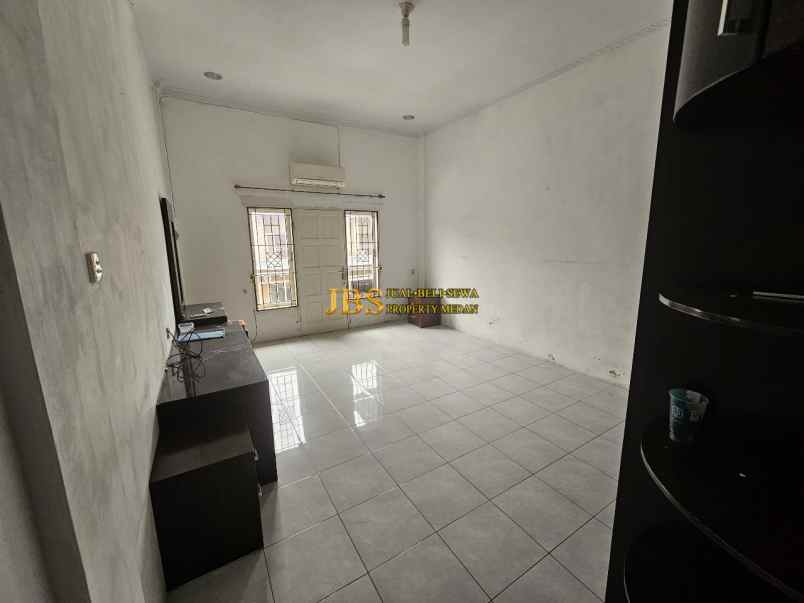 dijual rumah komplek mulia residence