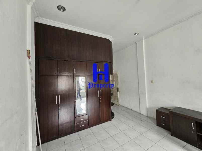 dijual rumah komplek mulia residence