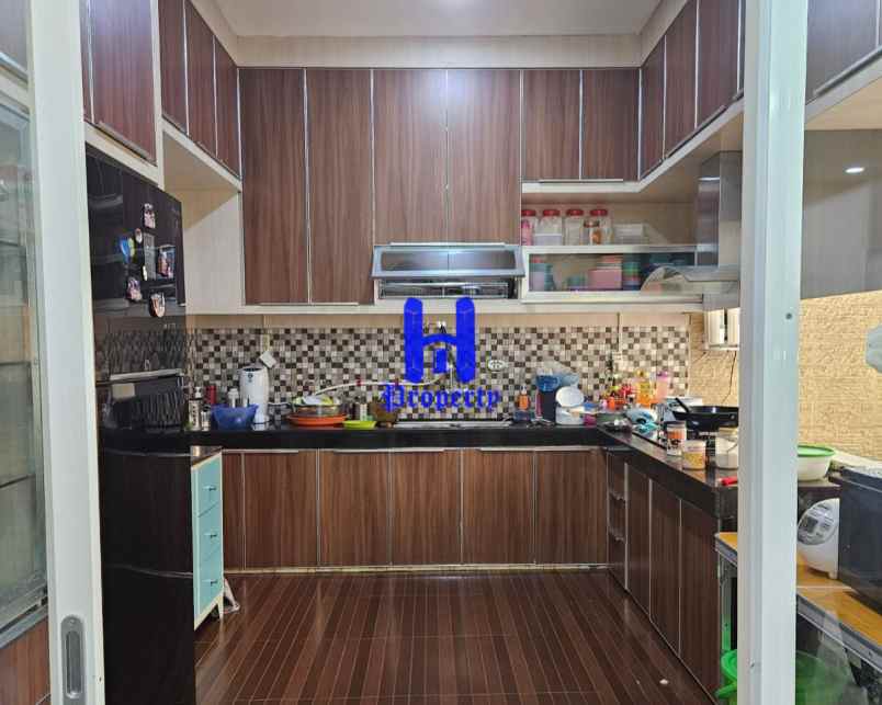 dijual rumah komplek mutiara residence