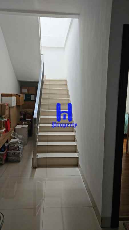 dijual rumah komplek mutiara residence
