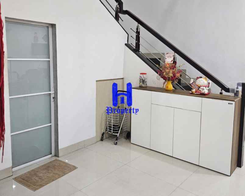 dijual rumah komplek mutiara residence