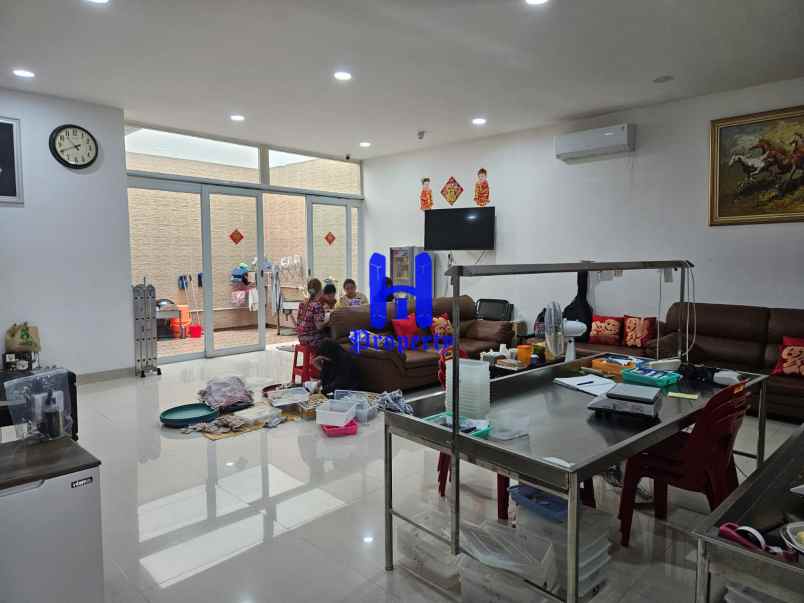 dijual rumah komplek mutiara residence