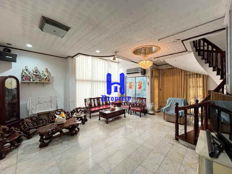 dijual rumah komplek taman polonia 1