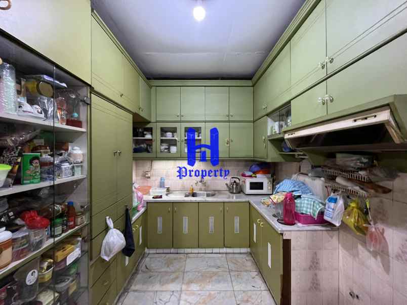 dijual rumah komplek taman polonia 1