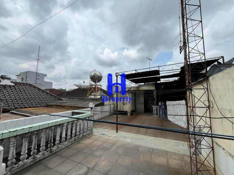 dijual rumah komplek taman polonia 1