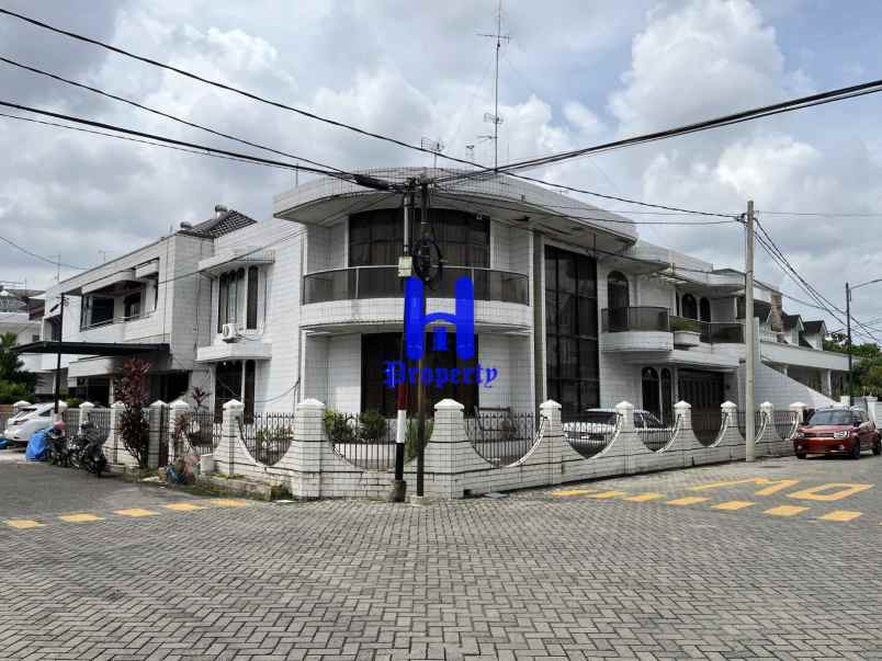 dijual rumah komplek taman polonia 1