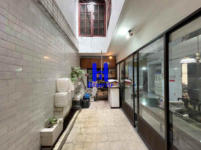 dijual rumah komplek taman polonia 1