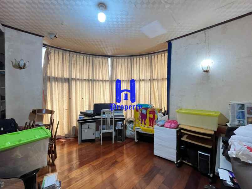 dijual rumah komplek taman polonia 1