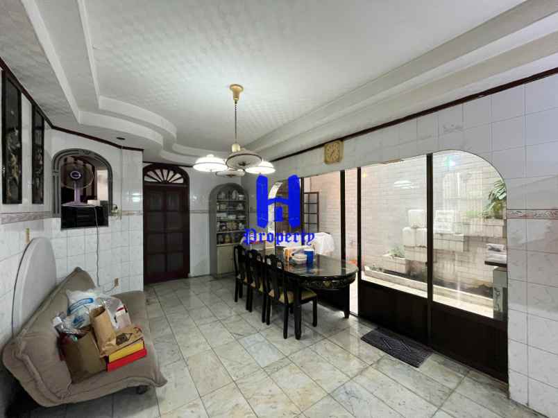 dijual rumah komplek taman polonia 1