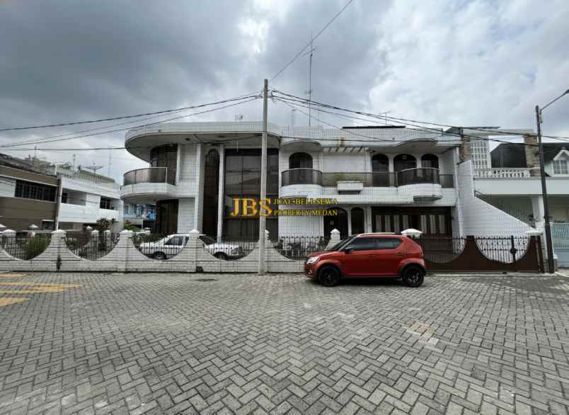 dijual rumah komplek taman polonia 1