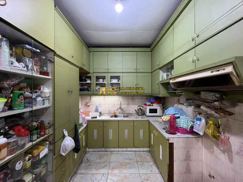 dijual rumah komplek taman polonia 1