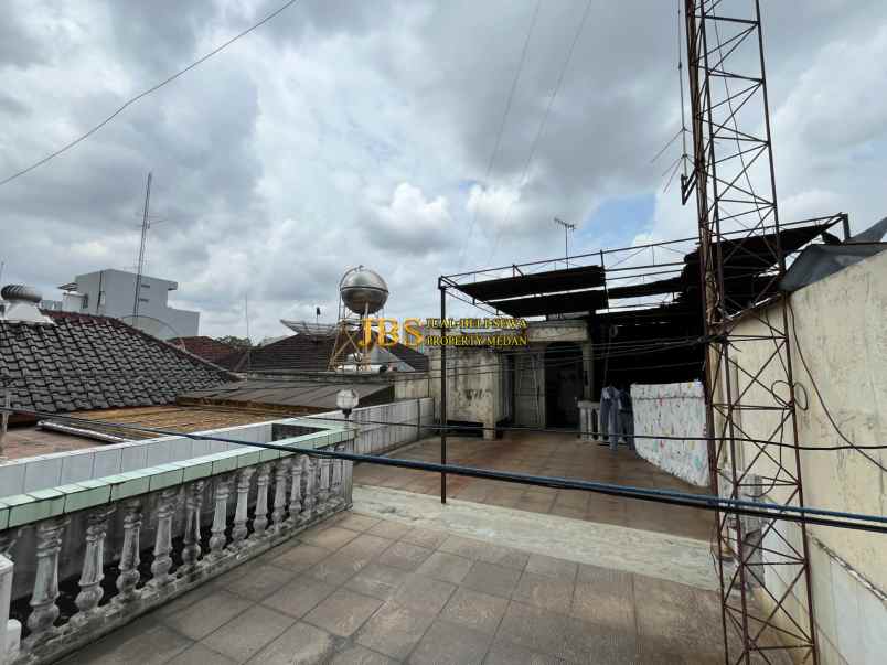 dijual rumah komplek taman polonia 1