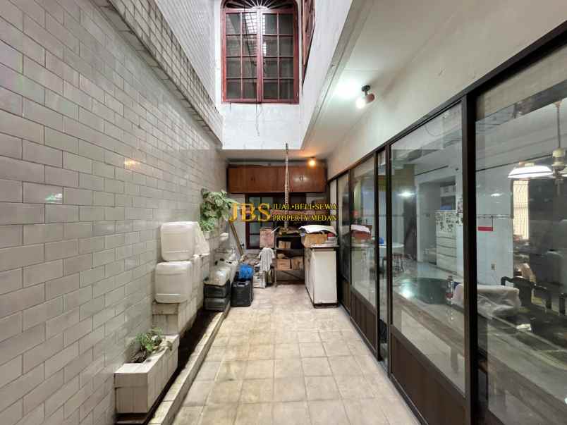 dijual rumah komplek taman polonia 1