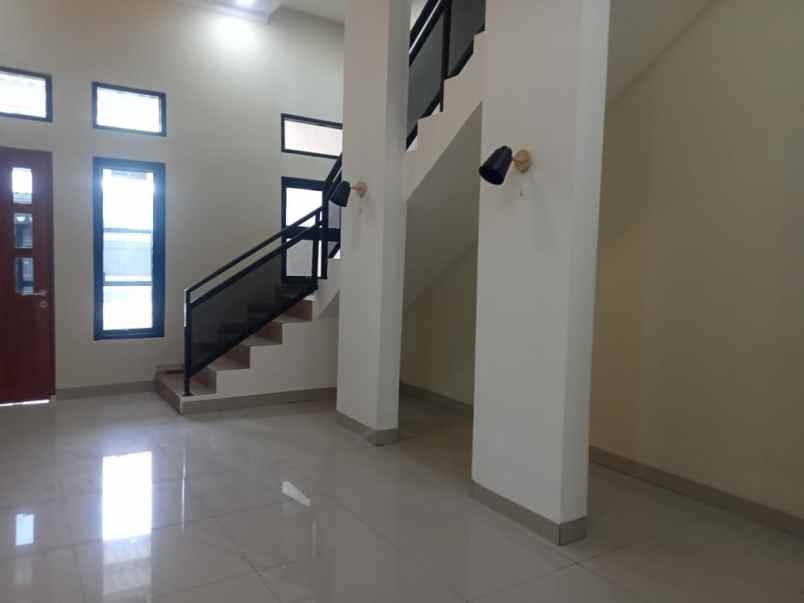 dijual rumah kota harapan indah bekasi