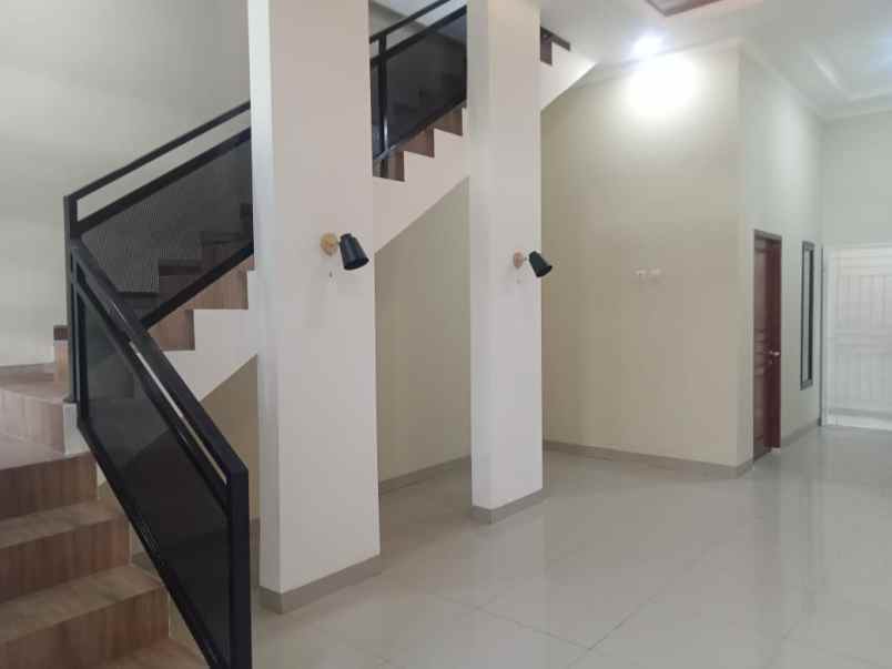 dijual rumah kota harapan indah bekasi