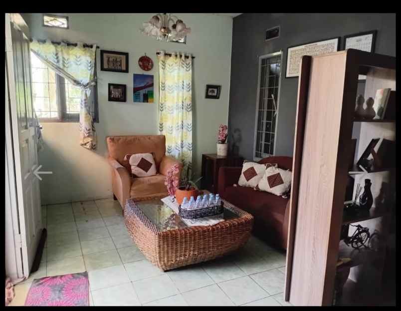 dijual rumah lama di cisaranten kota bandung