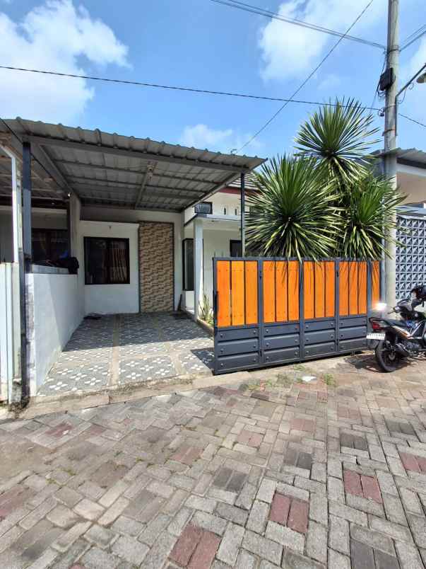 dijual rumah lokasi perumahan bandara pakis malang