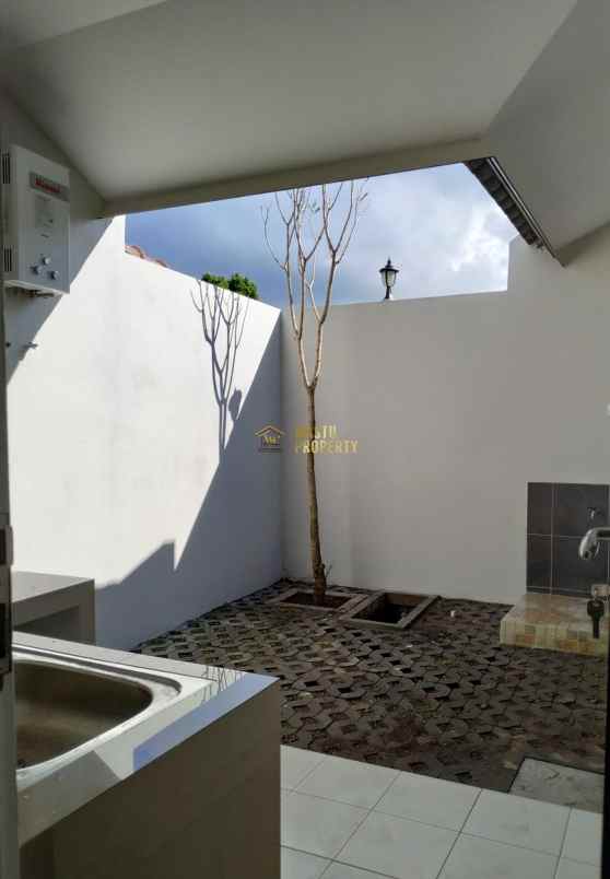 dijual rumah maguwoharjo depok sleman