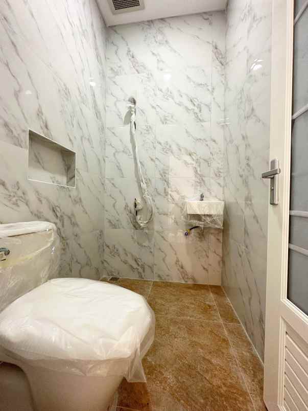 dijual rumah mampang