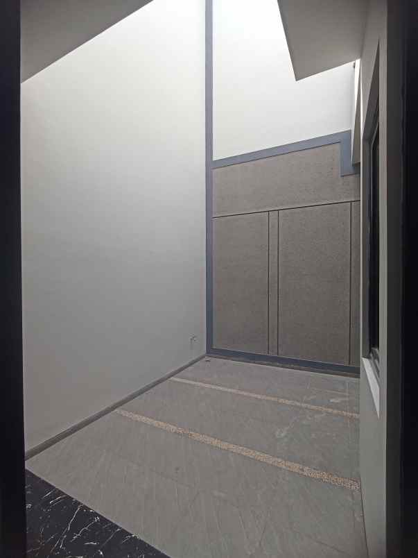 dijual rumah manyar kertoadi