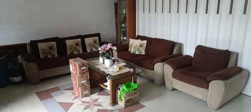 dijual rumah manyar kertoadi