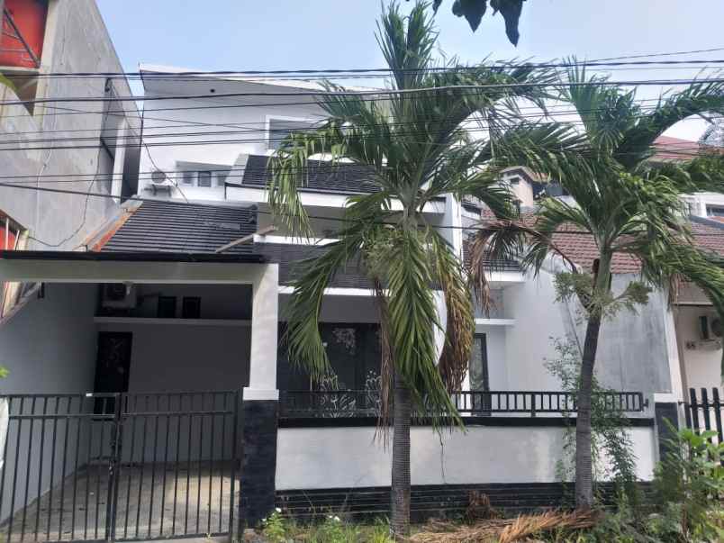 dijual rumah manyar rejo