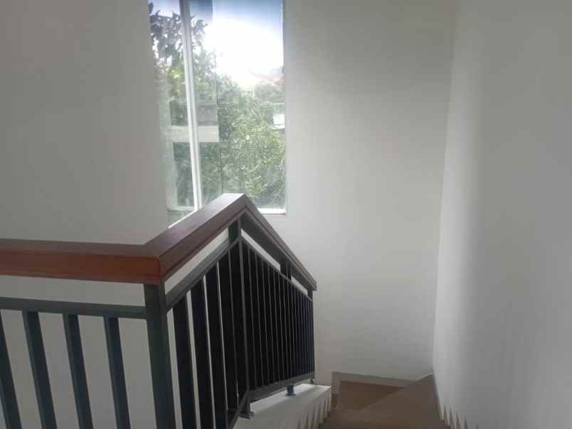 dijual rumah metro marina ancol