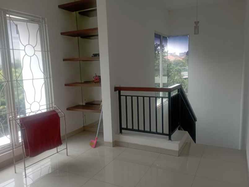 dijual rumah metro marina ancol