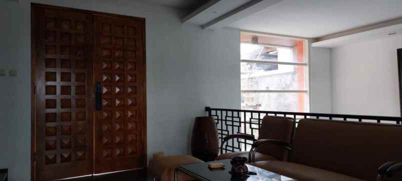 dijual rumah mewah 3 lantai sayap setiabudi bandung