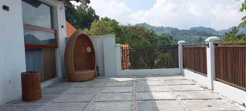 dijual rumah mewah 3 lantai sayap setiabudi bandung
