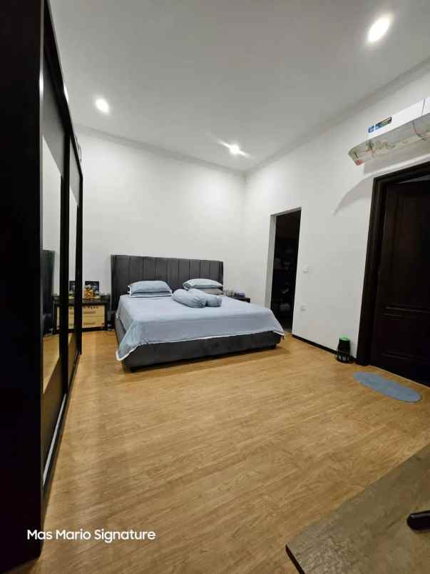 dijual rumah mewah di nieuw indie araya kota malang