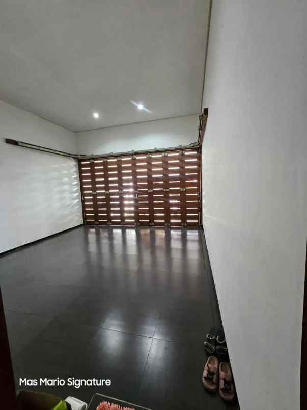dijual rumah mewah di nieuw indie araya kota malang