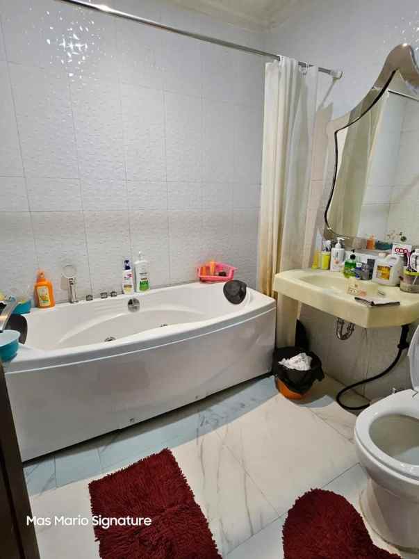 dijual rumah mewah di nieuw indie araya kota malang