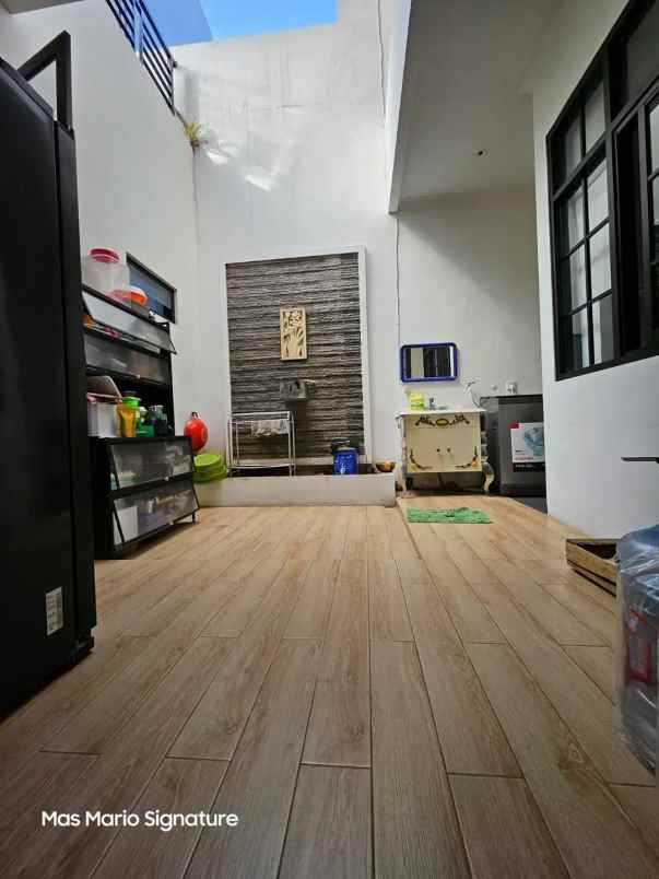 dijual rumah mewah di nieuw indie araya kota malang