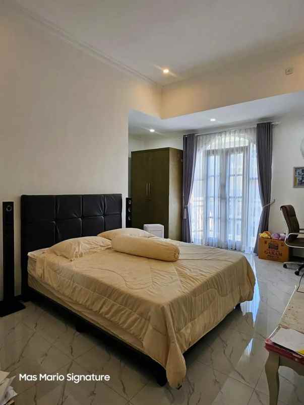 dijual rumah mewah di nieuw indie araya kota malang