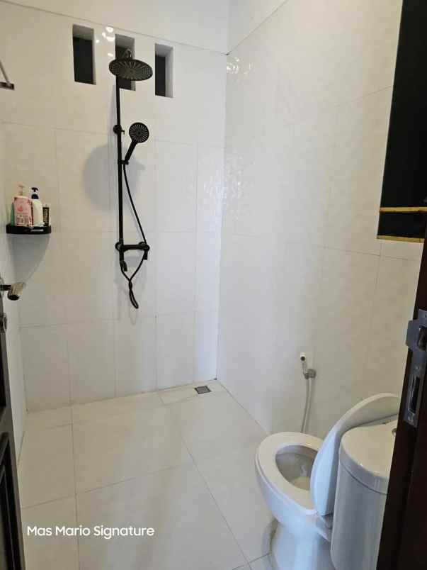 dijual rumah mewah di nieuw indie araya kota malang